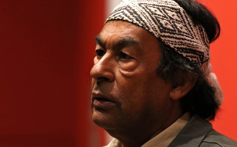 Ailton Krenak toma posse na ABL e diz representar pluralidade indígena