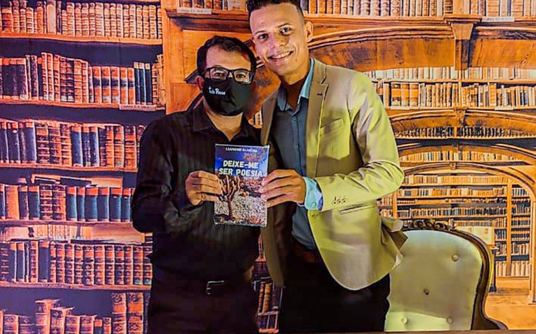 Arapiraquense lança livro “deixe-me ser poesia” na Casa da Cultura