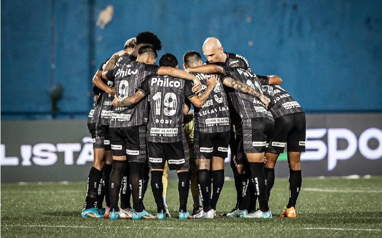 Santos empata no fim, mas mantém jejum de vitórias fora e vê vaga mais distante