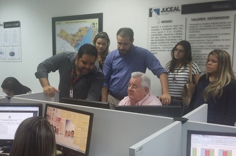 Juceal recebe representantes da Junta Comercial de Pernambuco
