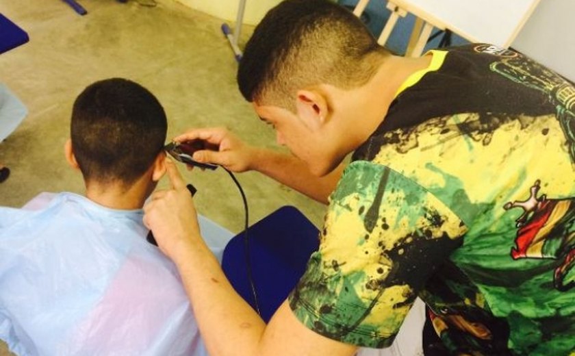 Socioeducandos de Unidades de Internação fazem curso de barbeiro
