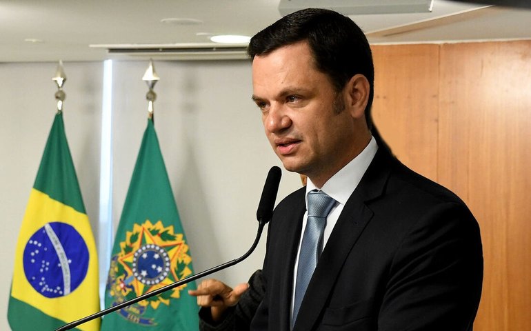 Anderson Torres está com covid; ministro participou hoje de reunião com Bolsonaro