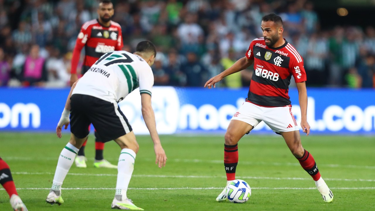 Flamengo sobe para terceiro na tabela