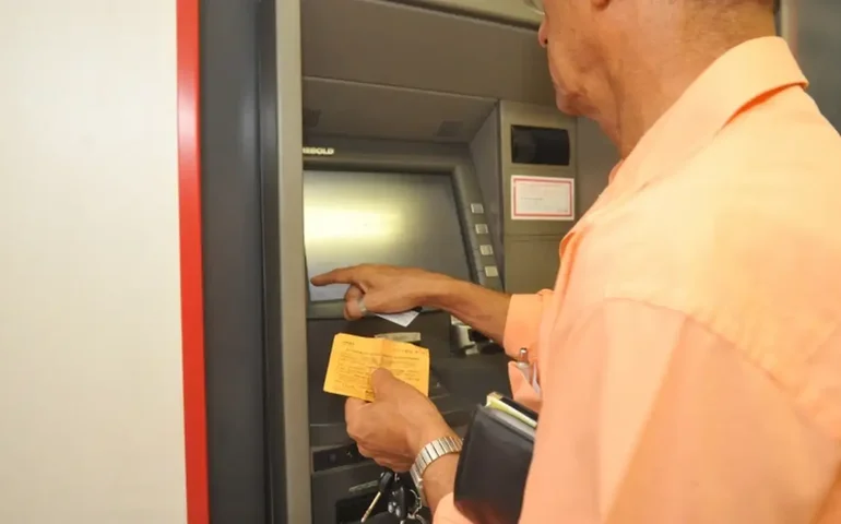 Bancos fecham nesta quarta-feira e reabrem na quinta