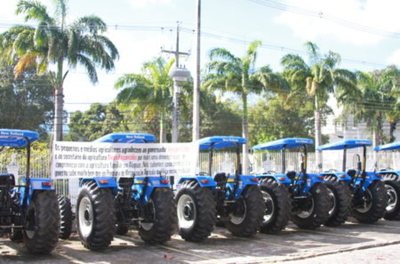 Municípios recebem tratores que vão auxiliar na agricultura familiar em AL