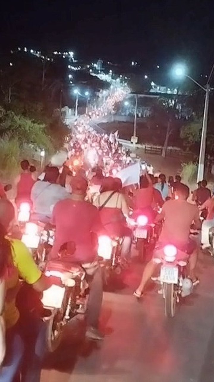 Centenas de veículos e motos mobilizam zona rural de Limoeiro de Anadia em apoio a Lula e Renan Filho; veja vídeo