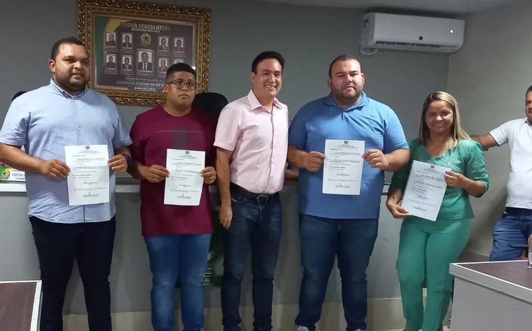 Prefeito Jorge Galvão empossa novos auxiliares de sua equipe em Jundiá