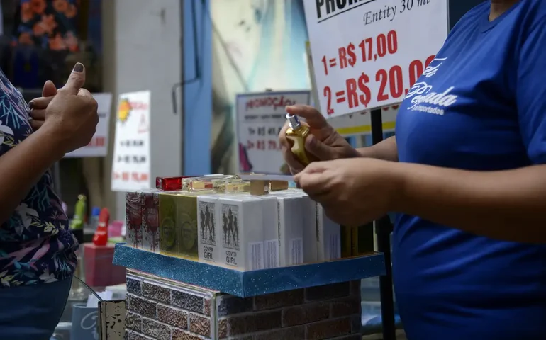 Cresce número de graduados trabalhando em postos de menos escolaridade