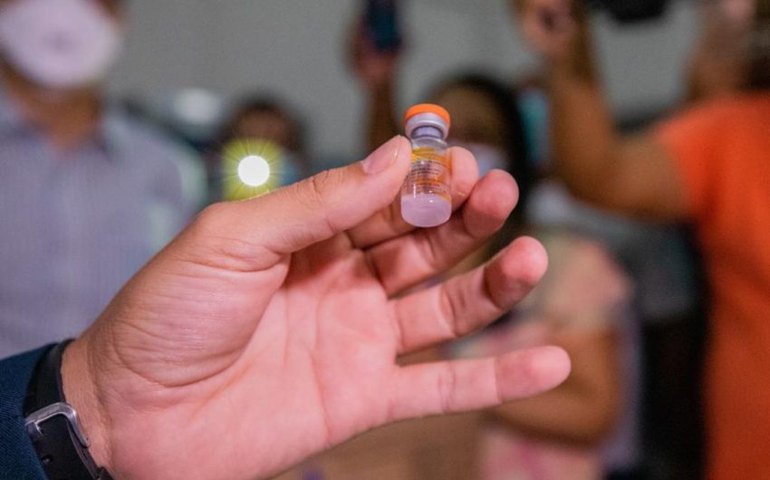 Covid-19: taxa de positividade aumenta de 9,6% para 15,3%, diz Abrafarma