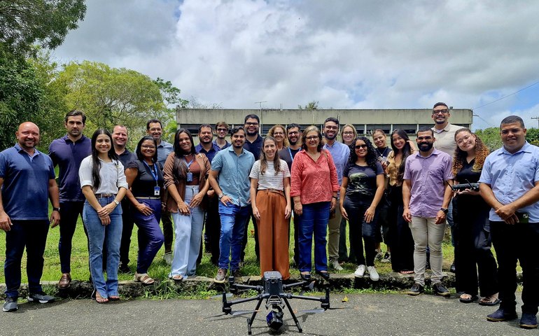 Técnicos da Secretaria de Transporte e Desenvolvimento Urbano  visita laboratório de engenharia na Ufal