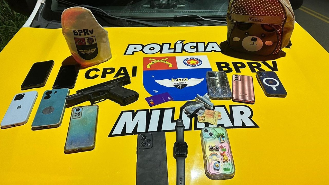 Polícia Militar detém trio suspeito de roubos em Paripueira