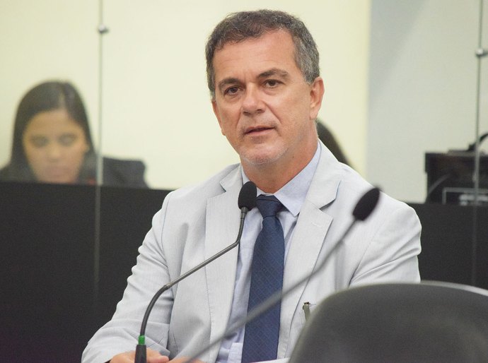 Projeto de Medeiros permite que policiais civis atuem como professores