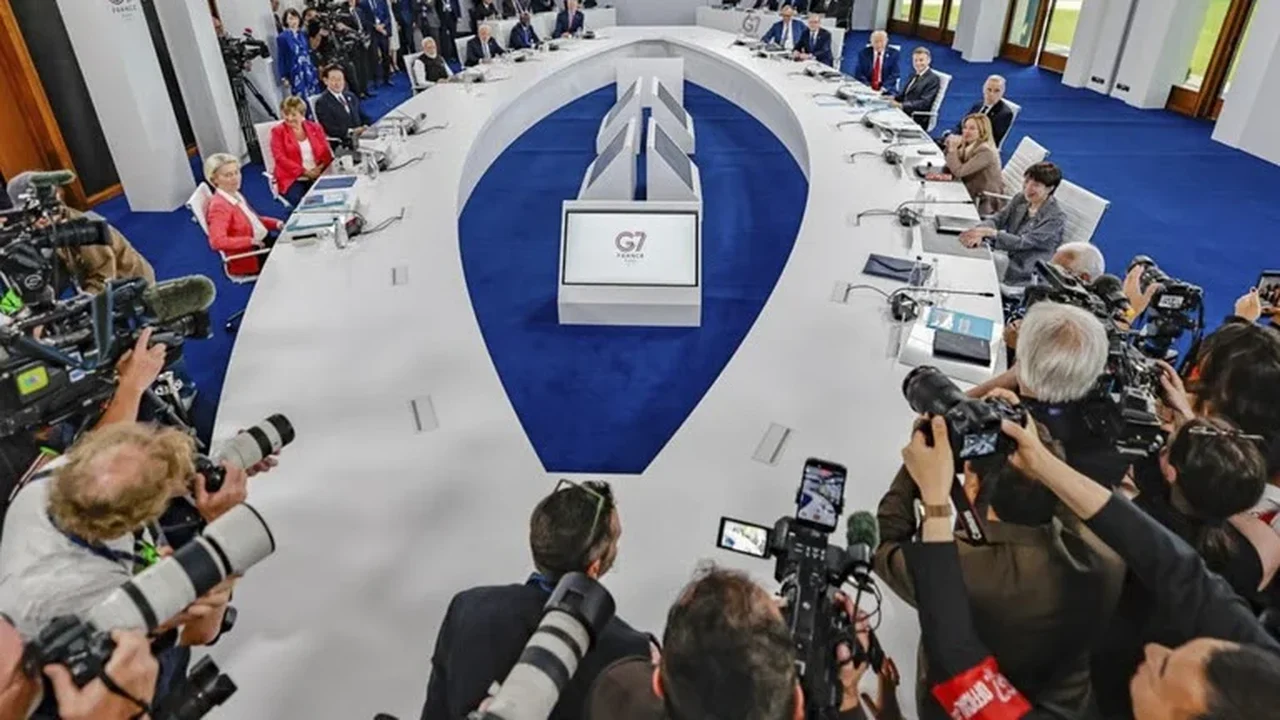 “Regular o ambiente digital é central para proteger direitos fundamentais”, afirma Lula em debate sobre IA e proteção de crianças