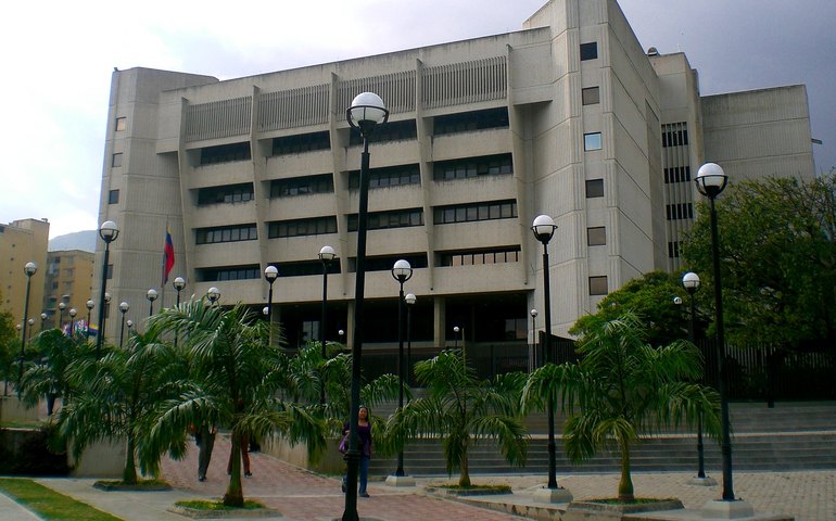 Supremo ratifica vitória chavista e veta divulgação de atas eleitorais