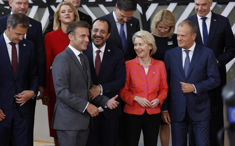 Von der Leyen recebe apoio de líderes europeus para manter centro no comando do bloco