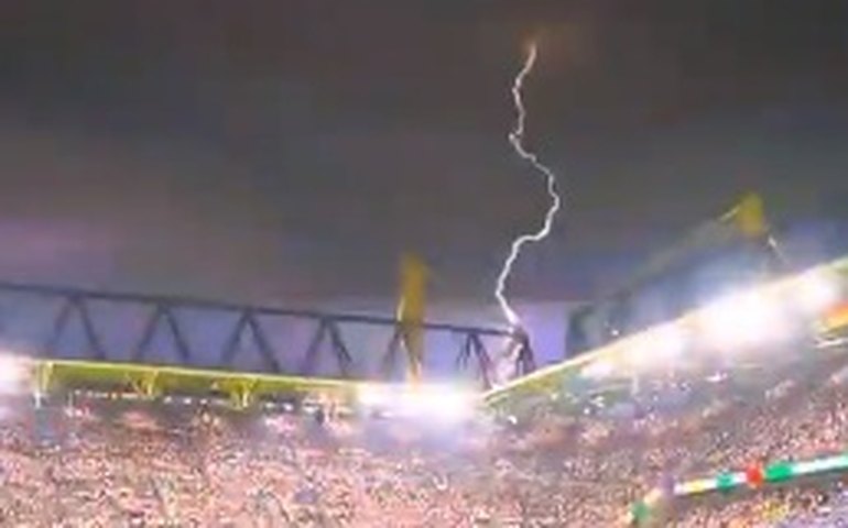 Alemanha x Dinamarca na Eurocopa é paralisado por relâmpagos e chuva de granizo em Dortmund