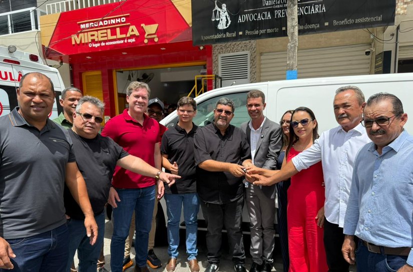 Marx Beltrão participa das festividades dos 34 anos de Pariconha e entrega nova frota de veículos ao município
