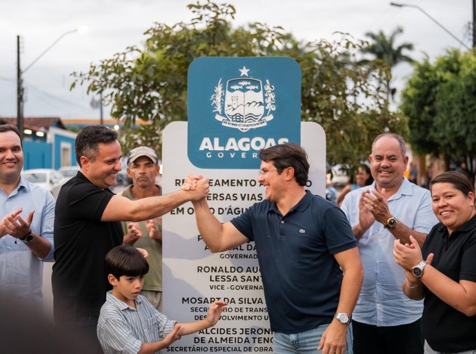 Paulo Dantas entrega 7 km de pavimentação em Olho d’Água das Flores