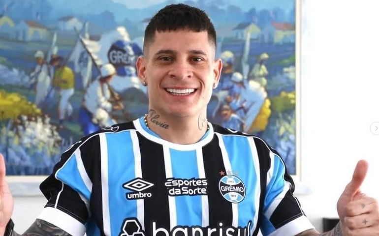 Iturbe revela que já esteve no Grêmio na infância e descarta ser substituto de Suárez