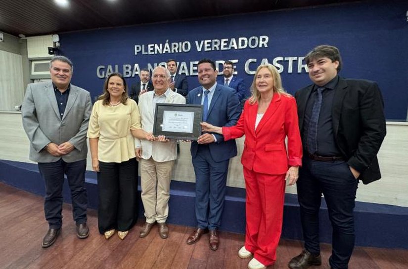 Diretor-geral do TCE/AL, Daniel Bernardes, recebe Comenda Mário Guimarães da Câmara Municipal de Maceió