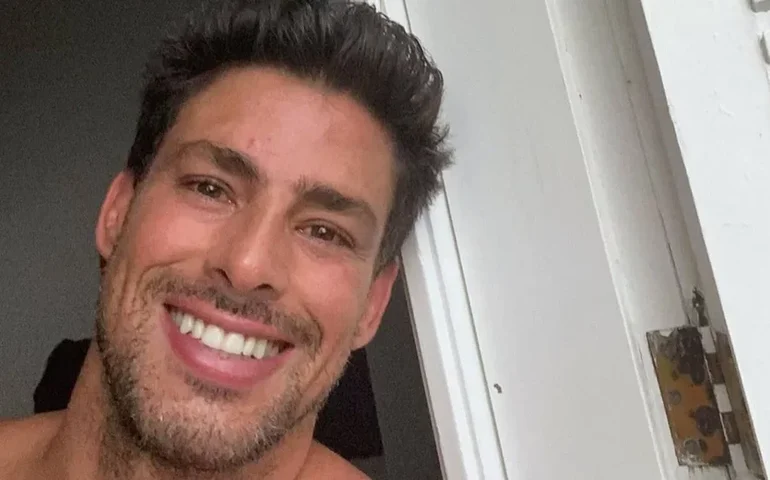 Sem Cauã Reymond, elenco de 'Vale Tudo' se reúne em festa após polêmica nos bastidores