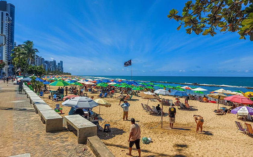 Maré vermelha afeta água da praia de Boa Viagem, no Recife; veja cuidados