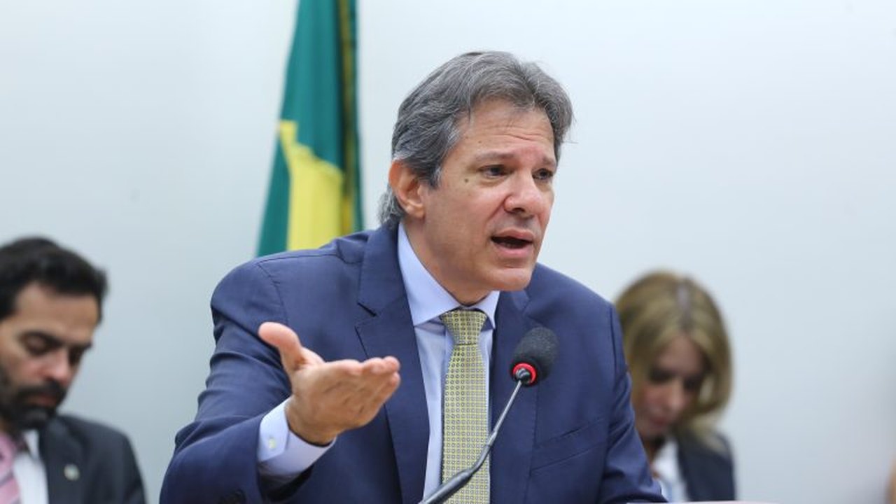 Governo vai ter que tomar providências para não encarecer conta de luz, diz Haddad