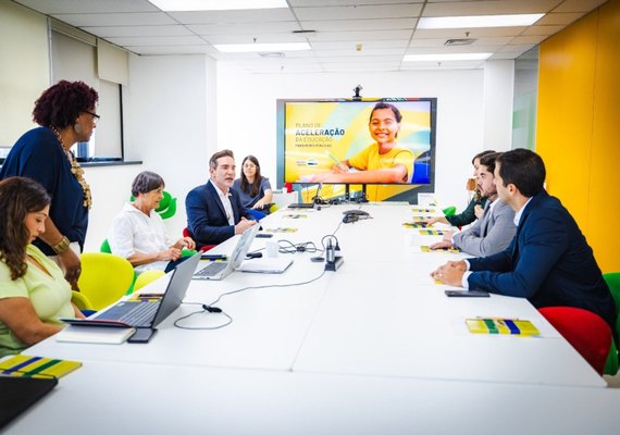 Prefeitura e Instituto Ayrton Senna firmam parceria para aceleração da educação em Maceió
