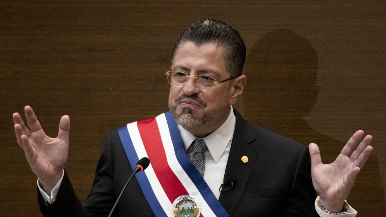 Presidente da Costa Rica demite ministra da Cultura por apoio à marcha LGBTQIAP+