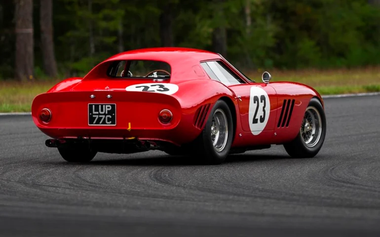 Ferrari de 1962 é comprada em leilão por R$ 254,5 milhões, em Nova York