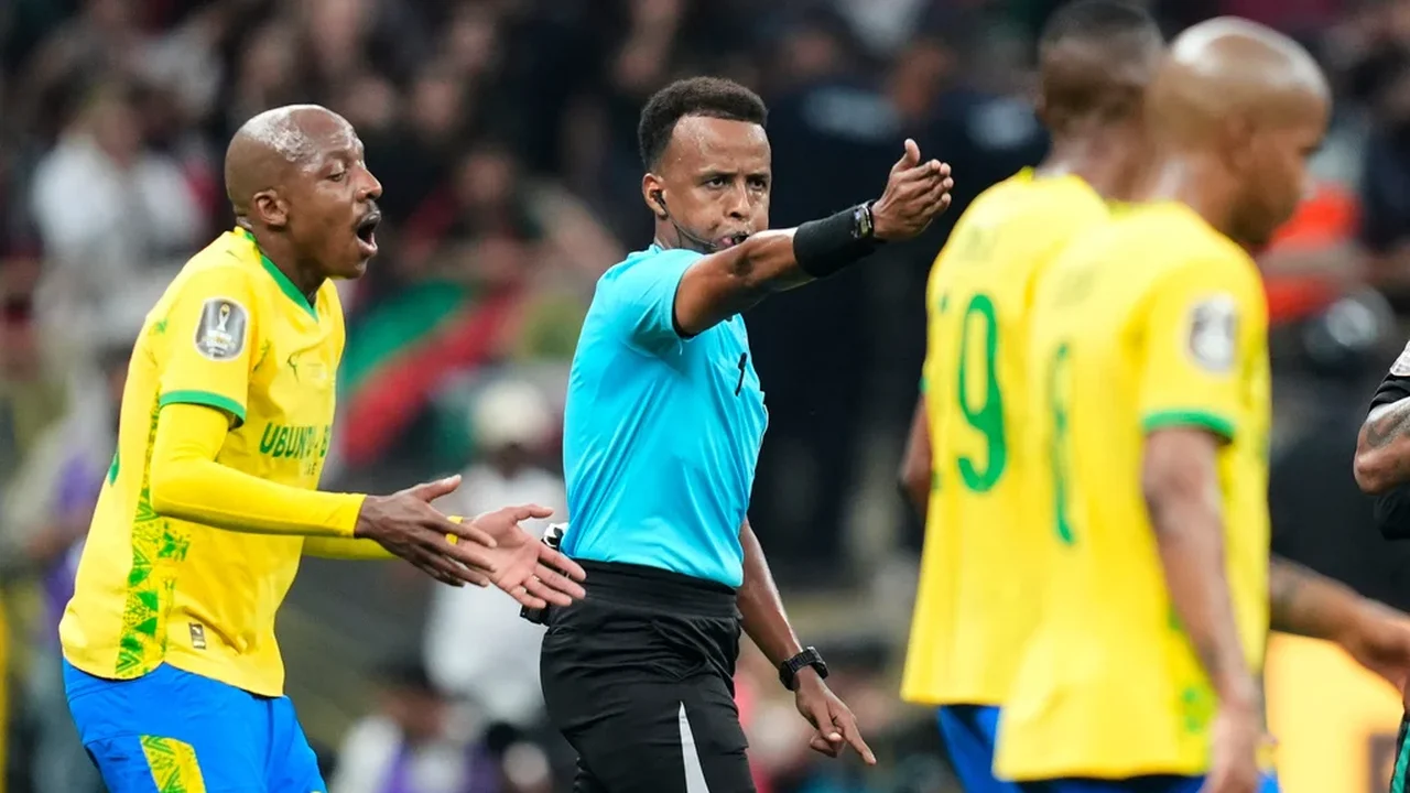 Árbitro deportado durante a Copa nos EUA comemora atuação na Supercopa da Uefa: 'Meu Mundial'