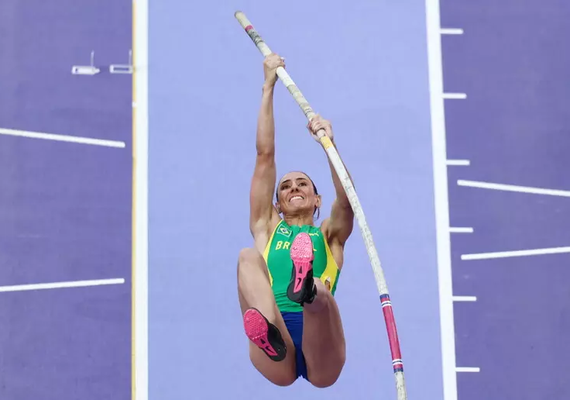 Brasileira fará salto com vara na fronteira Itália-Eslovênia