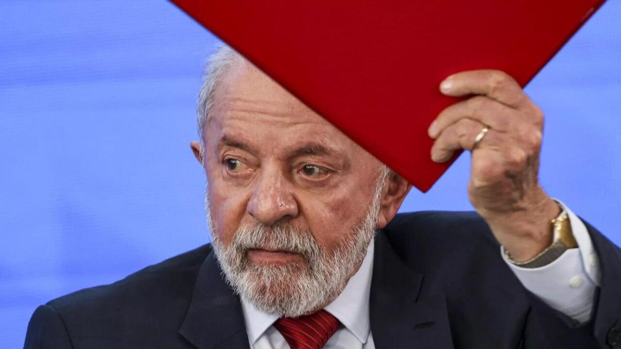 Lula diz que não vai se humilhar a Trump e que debaterá alternativas ao tarifaço com o BRICS