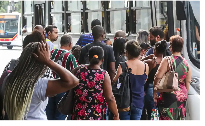 Desemprego cai para 6,2% e atinge menor taxa para o trimestre desde 2012, aponta IBGE