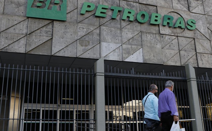 Petrobras reduz preço do querosene de aviação