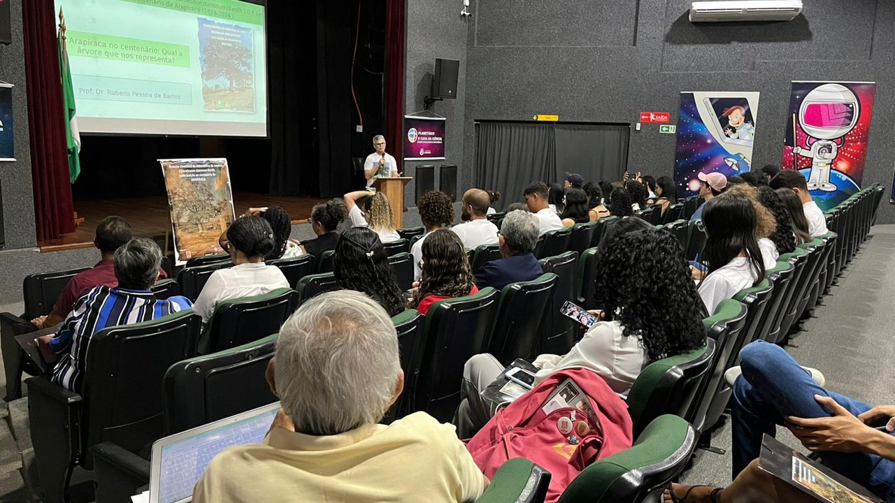 Reunião científica de pesquisadores debate a sistemática da árvore Arapiraca