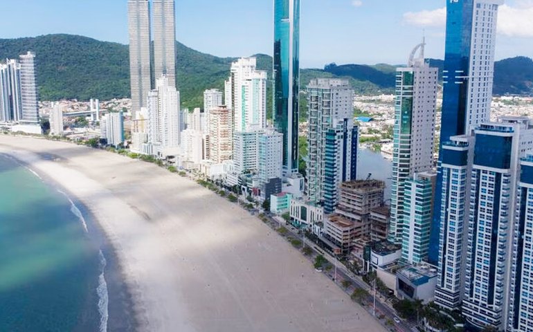 Balneário Camboriú tem o maior preço por metro quadrado de imóvel residencial; veja ranking