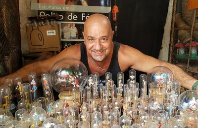 Artesão possui mais de 100 mil peças produzidas e espalhadas pelo mundo