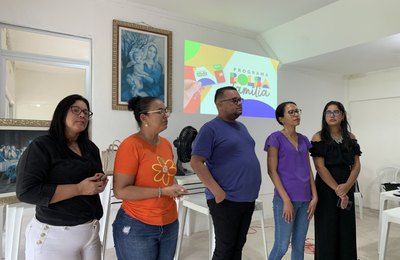 Mães, pais e responsáveis de alunos recebem orientações sobre o Bolsa Família
