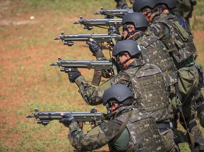 Corte recebe denúncia contra dez acusados de homofobia contra militar da Aeronáutica