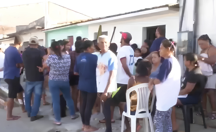 Familiares e amigos acompanharam o sepultamento de Jennifer Gabrielly em Anadia