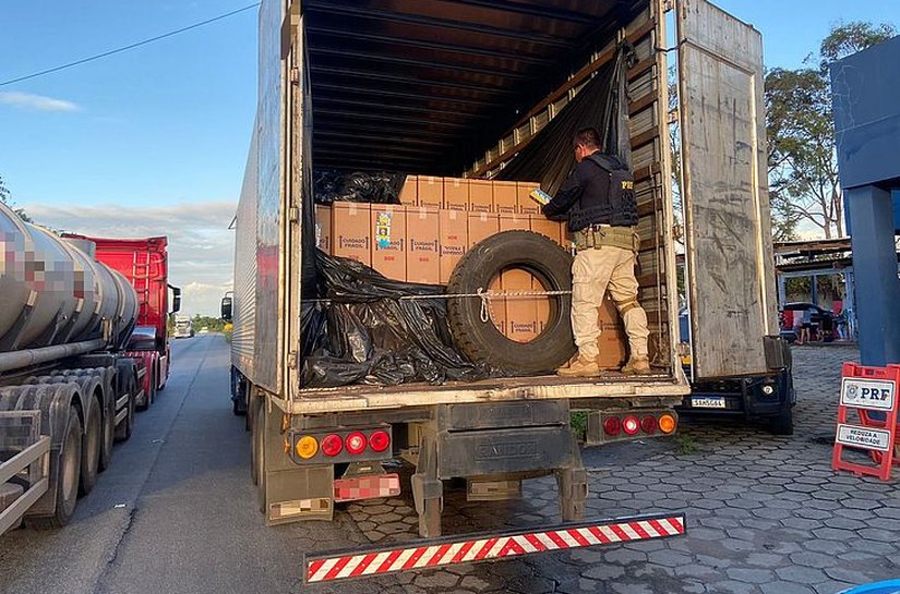 PRF apreende carga com mais de 500 caixas de cigarro eletrônico sem nota fiscal