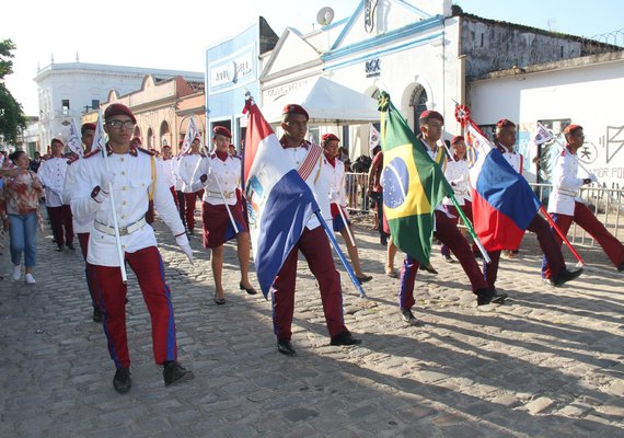 Escolas estaduais participam do desfile de 7 de Setembro em Maceió e Arapiraca