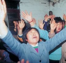 Chineses cultuando a Deus