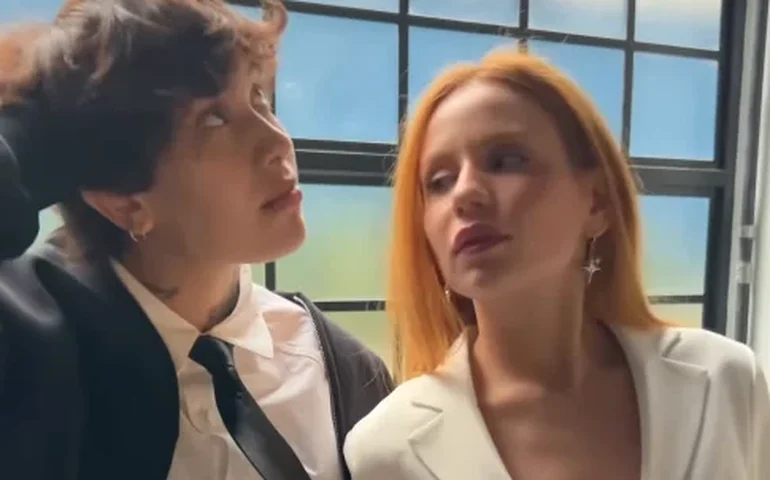 Ana Gabriela e Carol Biazin sobem a autoral “Desnecessário”