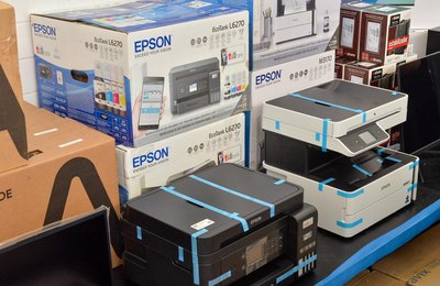Escolas da rede municipal de Delmiro recebem novos eletrodomésticos, computadores e notebooks