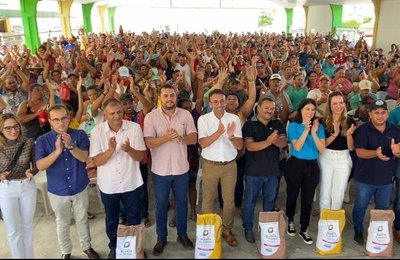 Prefeitura de Major Izidoro entrega sementes e beneficia agricultores do município 