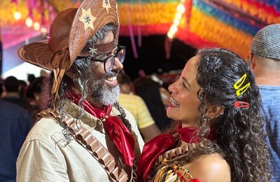 Casal mantém tradição há 31 anos e renova votos durante o São João Massayó