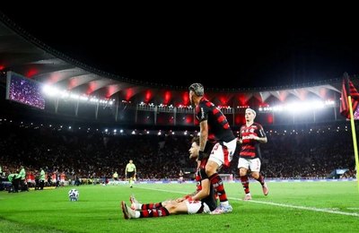 Flamengo se impõe sobre o Santos e vence no Maracanã mesmo com susto no fim