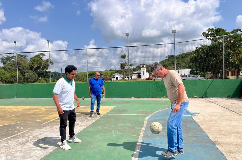 Prefeito de Branquinha anuncia recuperação de uma nova quadra de esportes